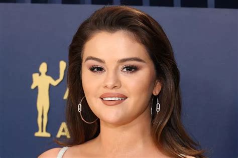 selena leak|Selena Gomez deletes racy snap after embarrassing wardrobe。